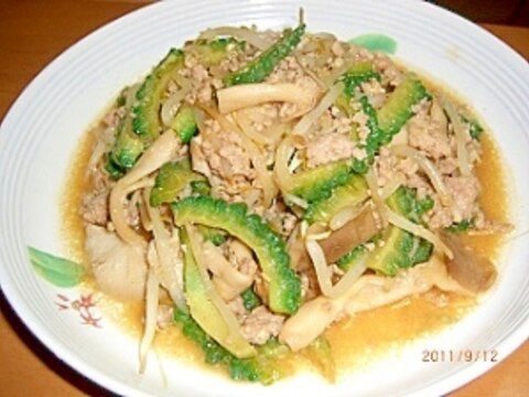 ご飯をおかわりしたくなる　ゴーヤとひき肉のみそ炒め